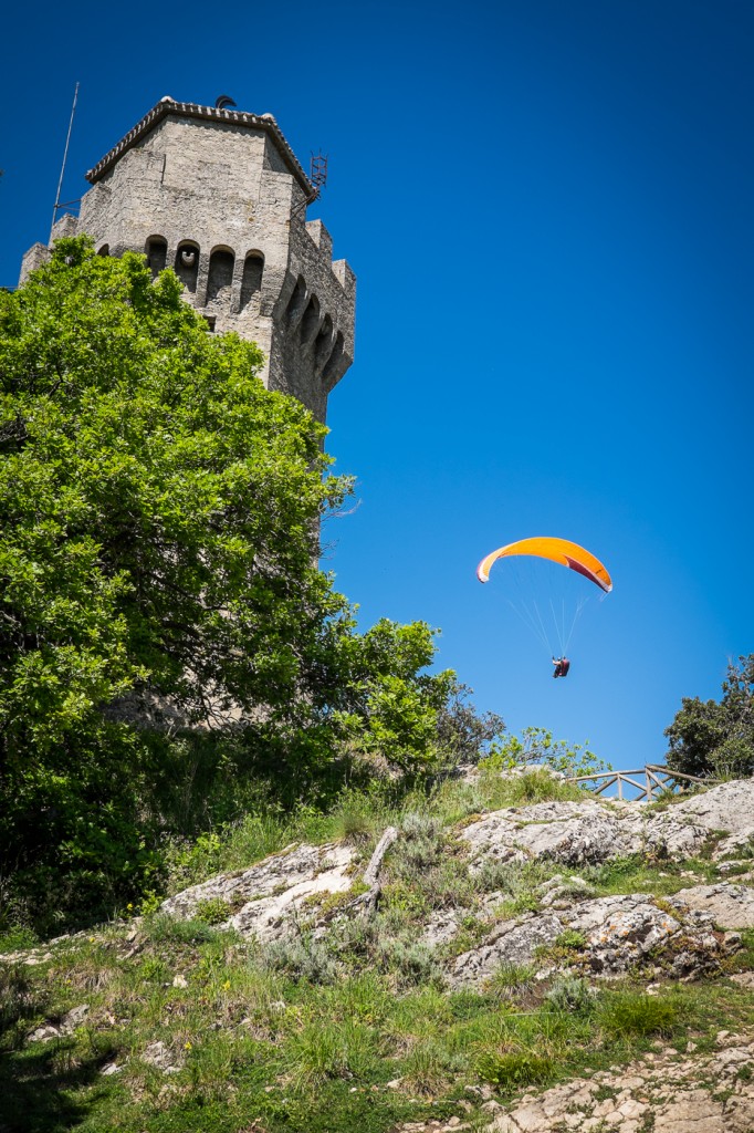 Paragliding near Montale tower San Marino on northtosouth.us